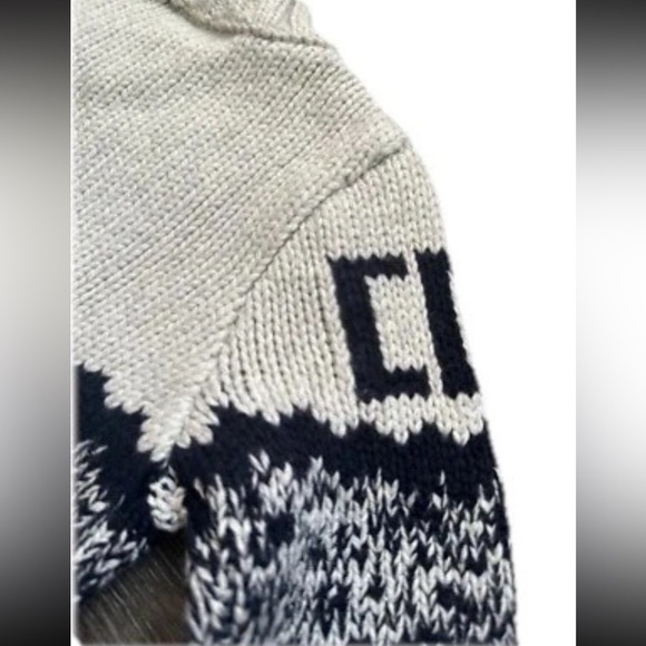 Baby Gap Cableknit Sweater Baby Size 12-18 Months  Worn Winter Clothes - Picture 5 of 7